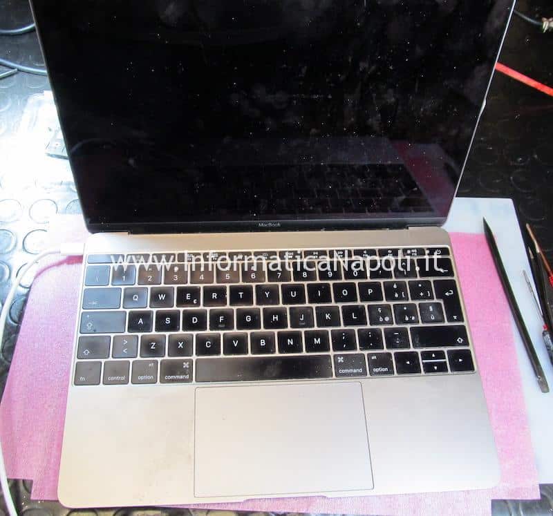 Problema MacBook 12" A1534 820-0045-A 820-00244-A 820-00244-08 non si avvia