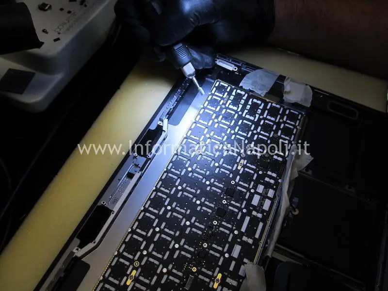 Riparazione | sostituzione tastiera MacBook Pro 16 A2141 problema liquido tastiera