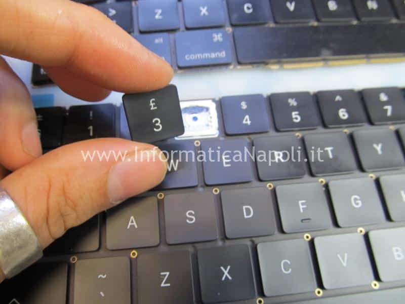 Riparazione | sostituzione tastiera MacBook Pro 16 A2141 problema liquido tastiera cambio tastiera inglese italiana