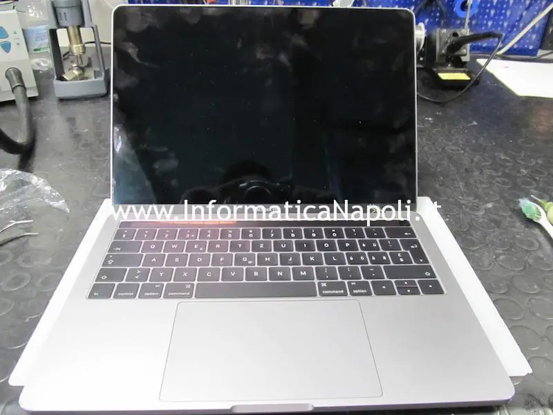 Sostituzione Touch Bar Apple MacBook Pro A1706 A1707