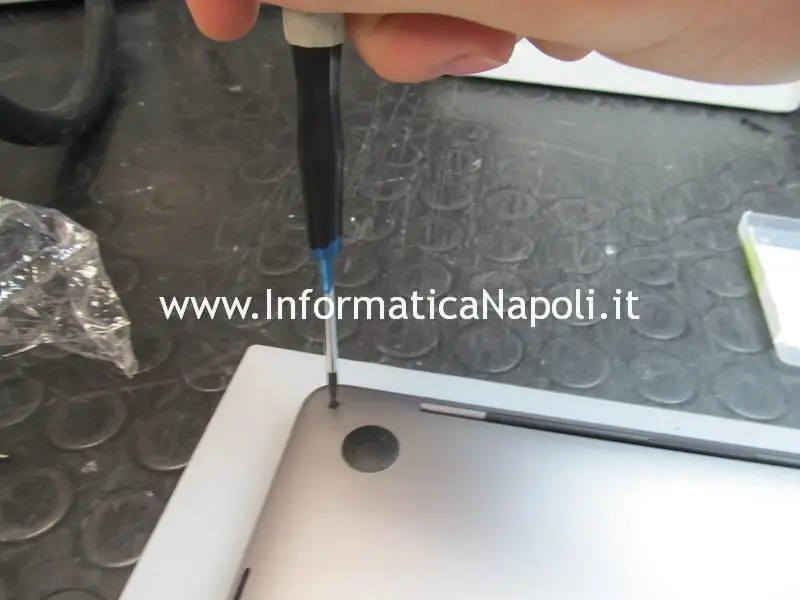 Sostituzione riparazione display TouchBar Touch Bar Apple MacBook Pro A1706 A1707
