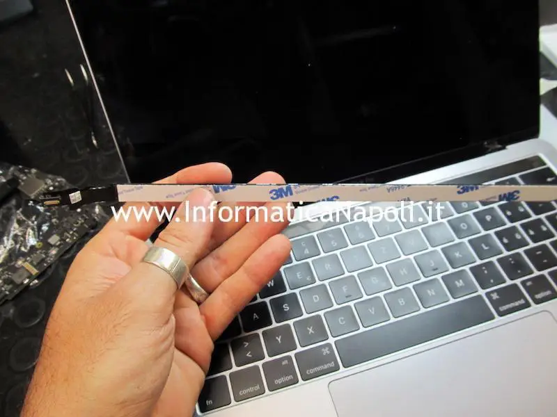 Apple MacBook Pro A1989 2018 2019 display e touch bar TouchBar non funzionano
