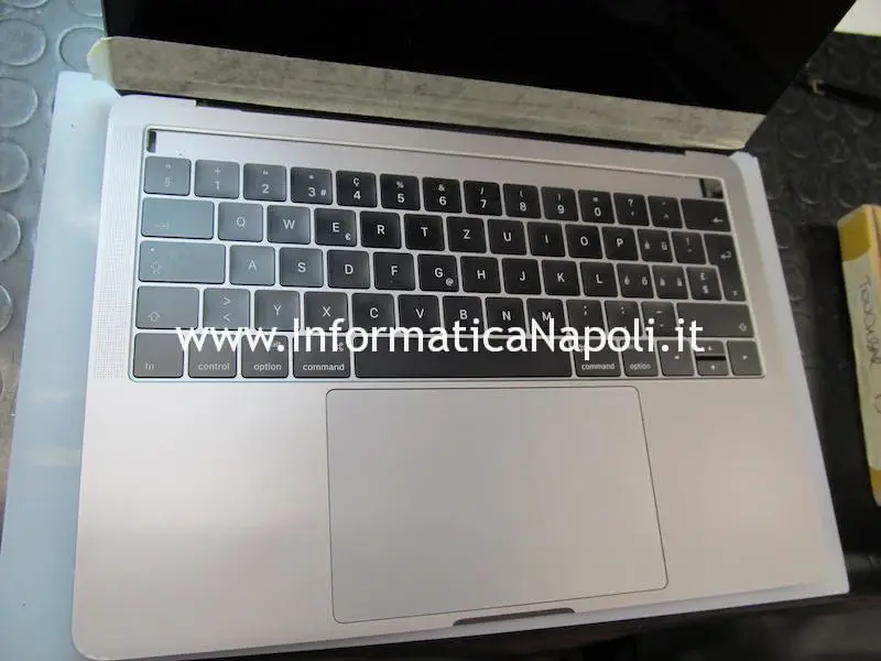 come riparare touchbar display Apple MacBook Pro A1706 A1707