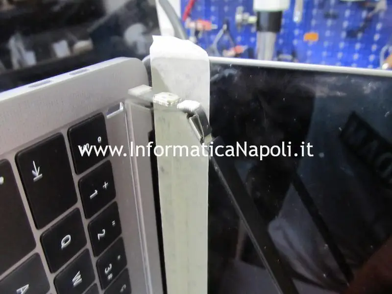 Apple MacBook Pro A1989 touchbar e display sostituiti