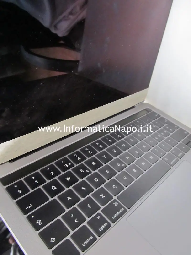 Apple MacBook Pro A1706 A1707 touch bar cambiata