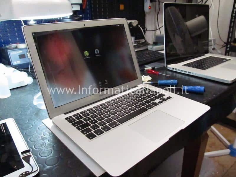 come sostituire display schermo LCD Macbook Air 11 A1465 | A1370