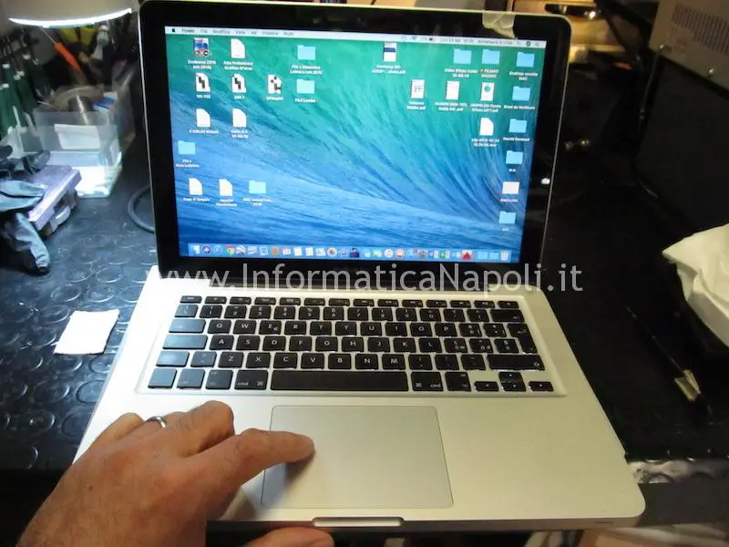 MacBook Pro 13 A1278 820-3115-B 820-2936-B 2011 rallenta e va a scatti se alimentato solo a batteria
