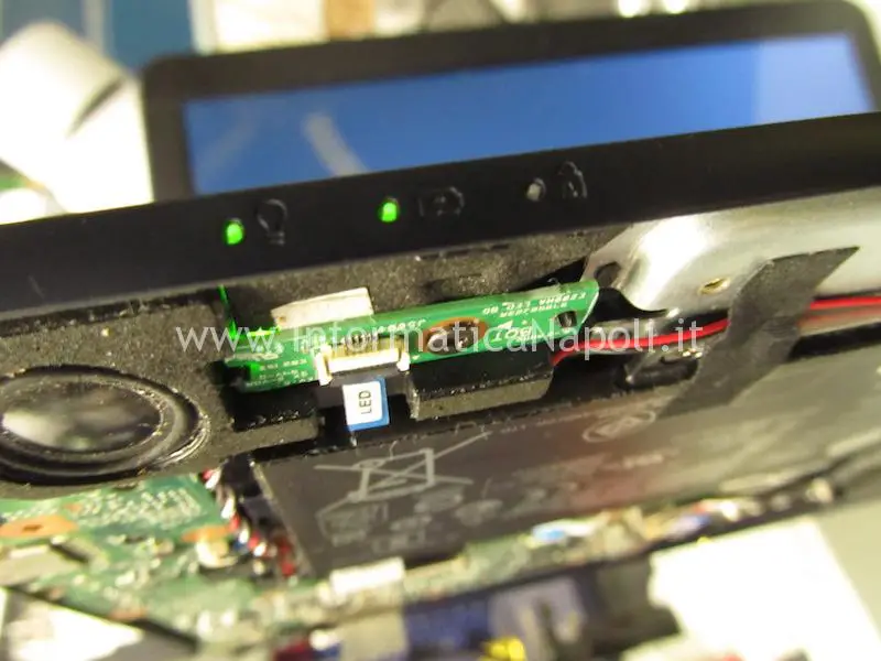 assistenza Asus VivoBook E200H non carica batteria