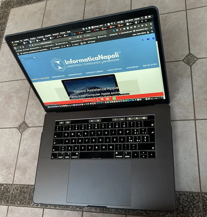 assistenza macbook pro touchbar