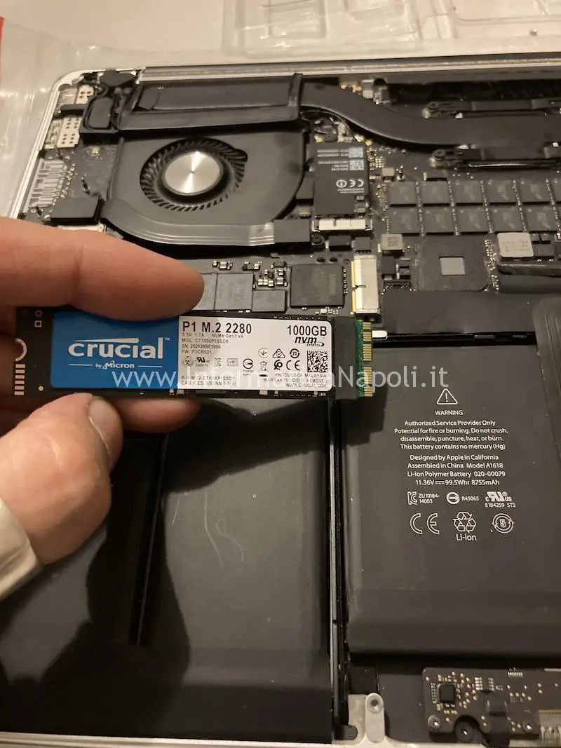 sostituzione upgrade aggiornamento disco Crucial P1 NVMe m.2 2280 da 1TB per Upgrade SSD macbook pro 15 a1398 e adattatore N-941A