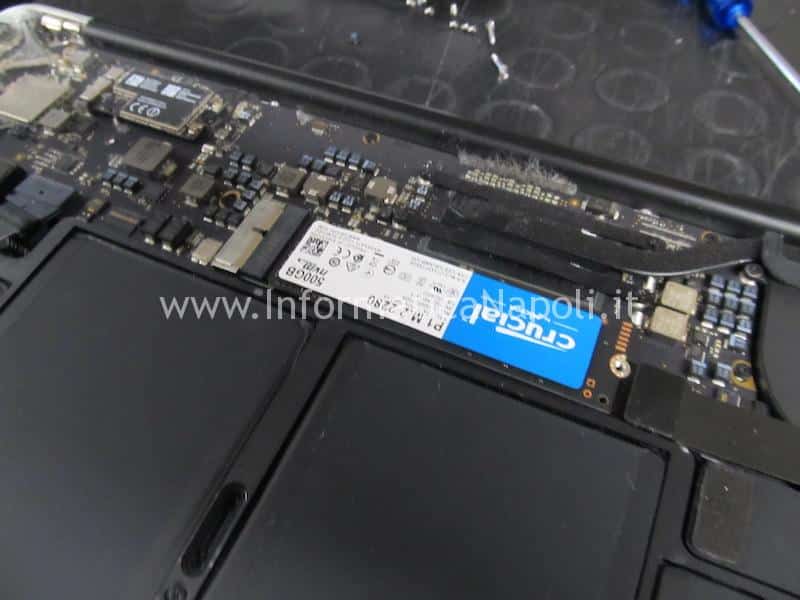sostituzione SSD Apple con Crucial alternativo macbook air 13