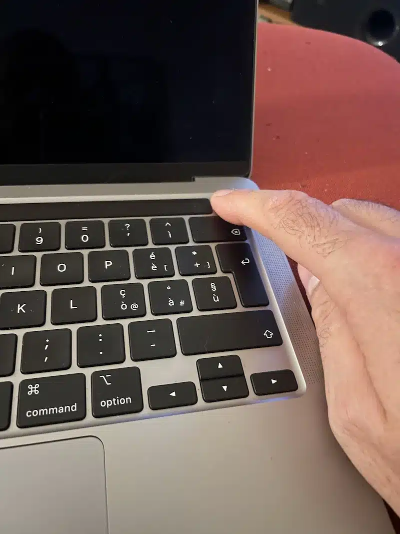 spegnere touch bar macbook m1