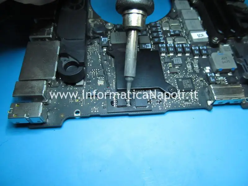 riparazione disattivazione chip grafico AMD difettoso su MacBook pro 15 17 2011