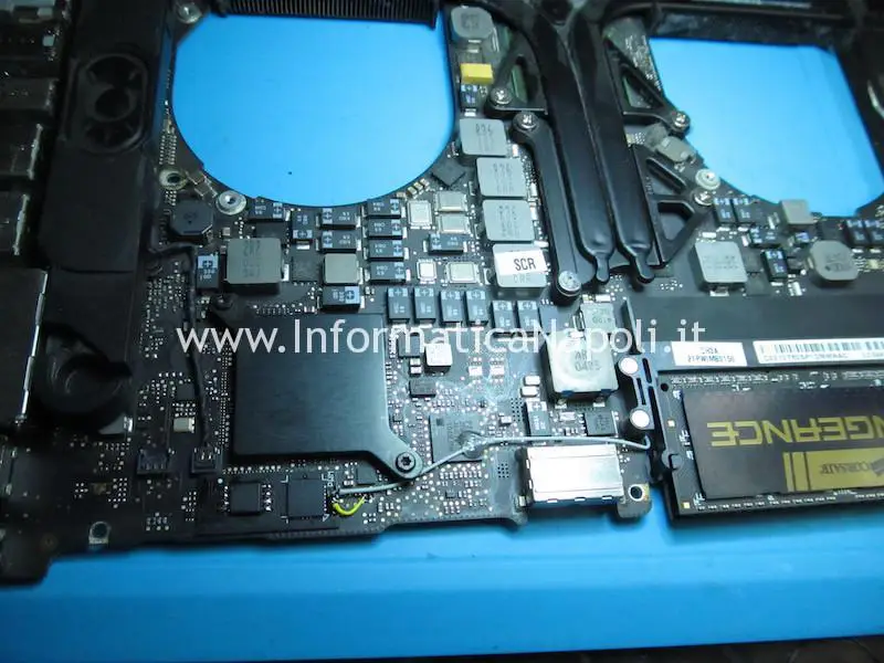 riparazione reballing rework disattivazione chip grafico AMD difettoso su MacBook pro 15 17 2011