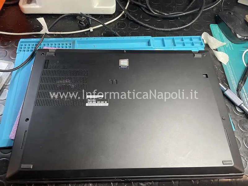 Problema schermo nero backlight lenovo Thinkpad T490s scheda madre NM-B891