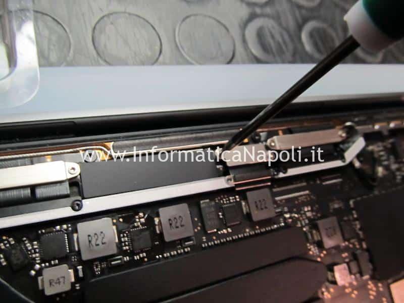 assistenza riparazione Danni da liquido MacBook Pro 2019 modello 2 porte Thunderbolt 3 A2159 820-01598-A
