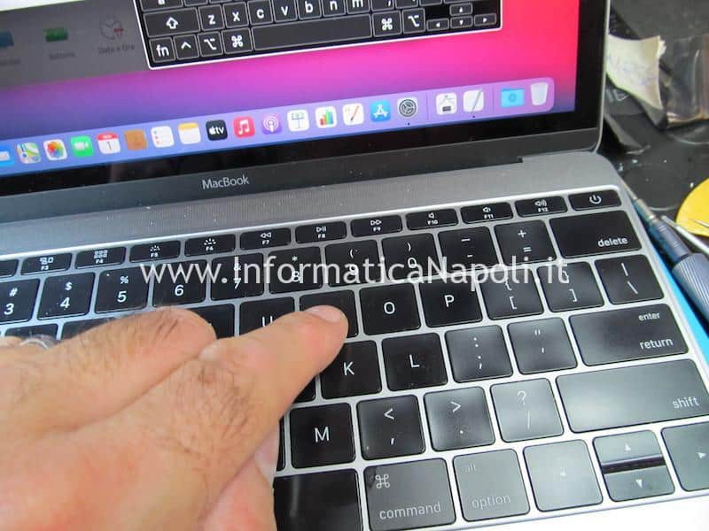 Pulizia riparazione ripristino tastiera MacBook Air Pro