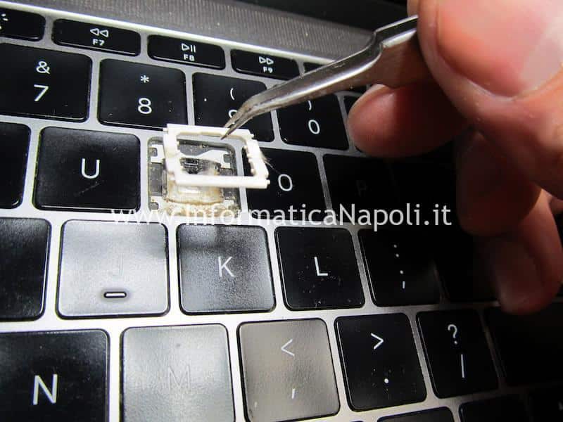 sostituzione e riparazione tasti tastiera MacBook Air Pro
