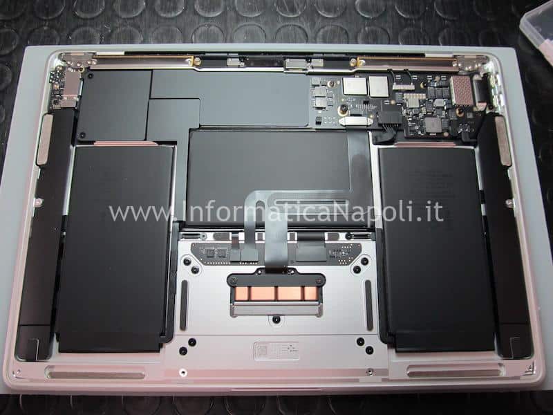 apertura Apple macbook air m1 A2337 2020 problemi tastiera