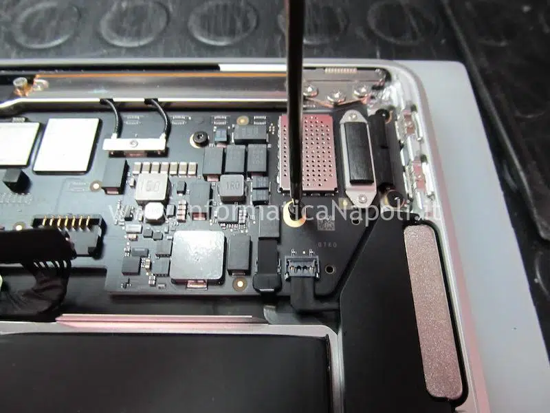 sostituzione tastiera Apple MacBook Air M1 A2337 820-02016-A