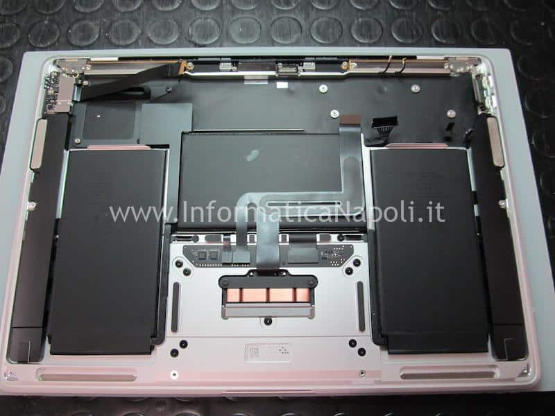 rimozione scheda madre Apple MacBook Air M1 A2337 820-02016-A