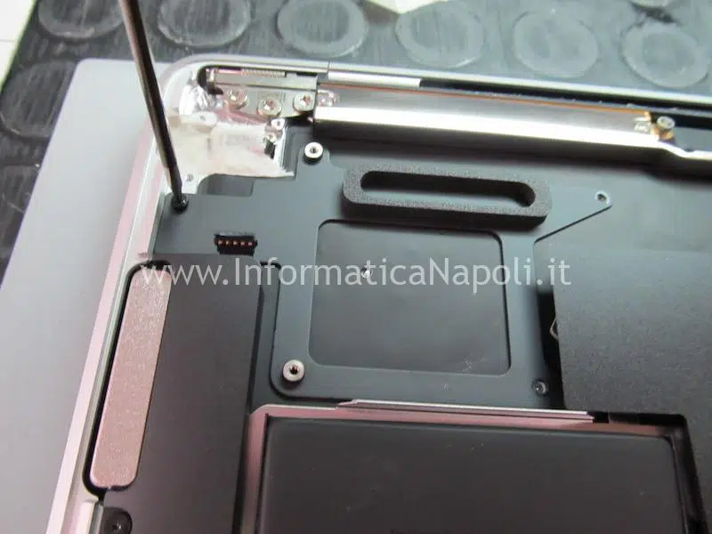 riparazione assistenza Apple MacBook Air M1 A2337 820-02016-A