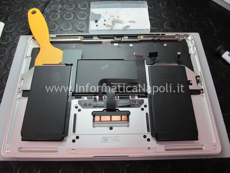 come sostituire batteria Apple MacBook Air M1 A2337 820-02016-A