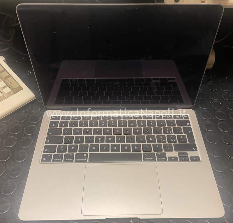 sostituzione tastiera Apple MacBook Air M1 A2337