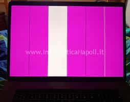 righe viola schermo macbook pro 13 con righe colorate e artifizi problema flexgate riparazione flat segnale