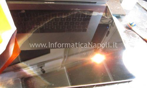 Rimozione macchie display MacBook Pro | Problema Staingate