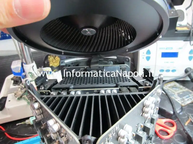 disassemblare smontare ventola Apple Mac Pro 2013 A1481 FirePro D300 D500 D700 difettosa da riparare