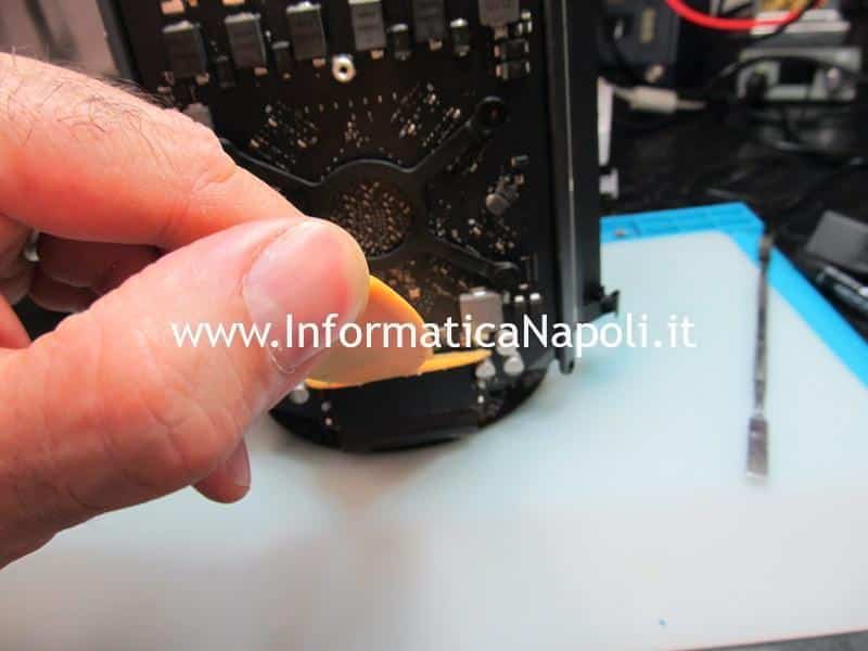 assistenza scheda video Apple Mac Pro 2013 A1481 FirePro D300 D500 D700 difettosa da riparare