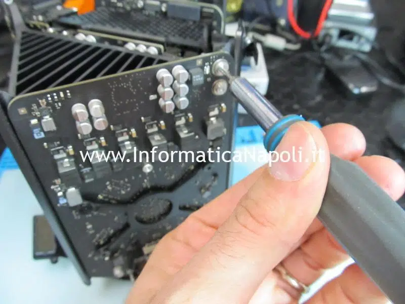 assistenza scheda video Apple Mac Pro 2013 A1481 FirePro D300 D500 D700 difettosa da riparare flat