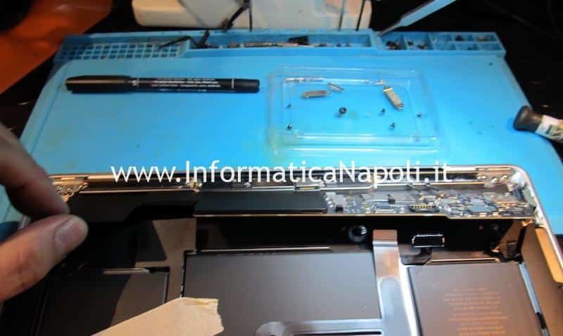 problema ossido liquido MacBook Air M1 2020 A2337 logic board 820-02016-A Audio/TouchID board 820-01929-A