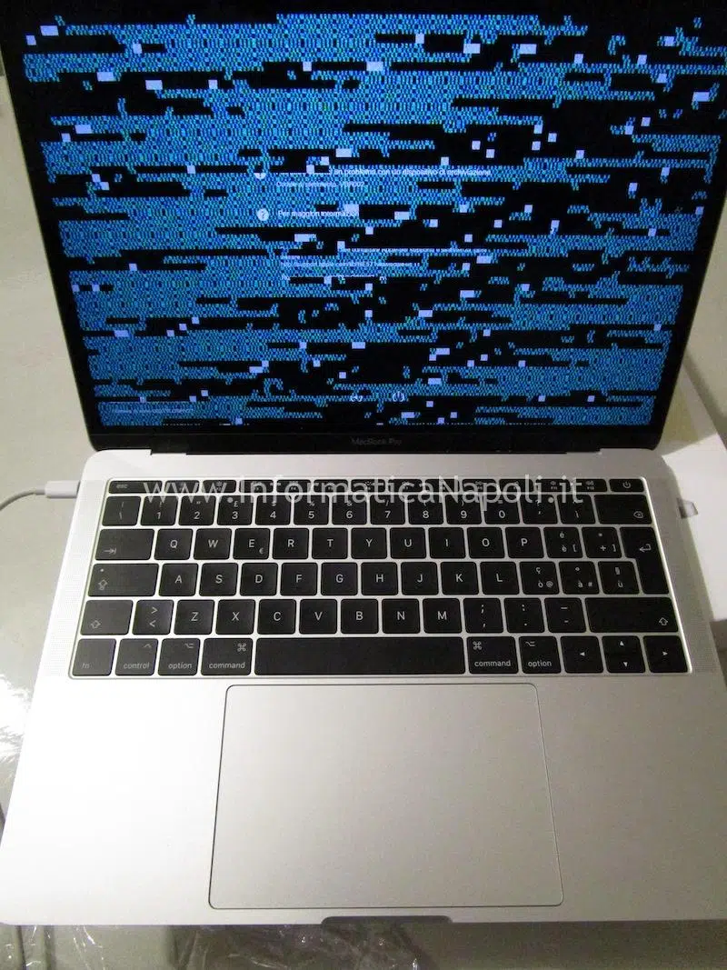 problemi artifizi MacBook pro 13 A1708 820-00840-A 820-00875 PP3V3_S5 corto CPU