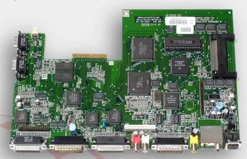recap sostituzione condensatori Commodore Amiga 600