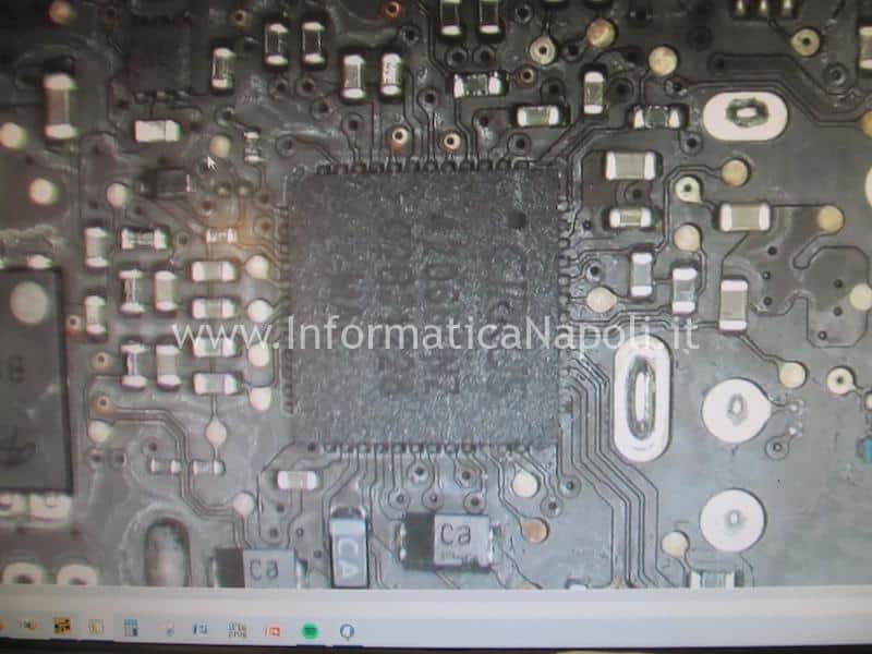 MacBook pro 13 A1278 2012 sostituzione chip codec audio in corto