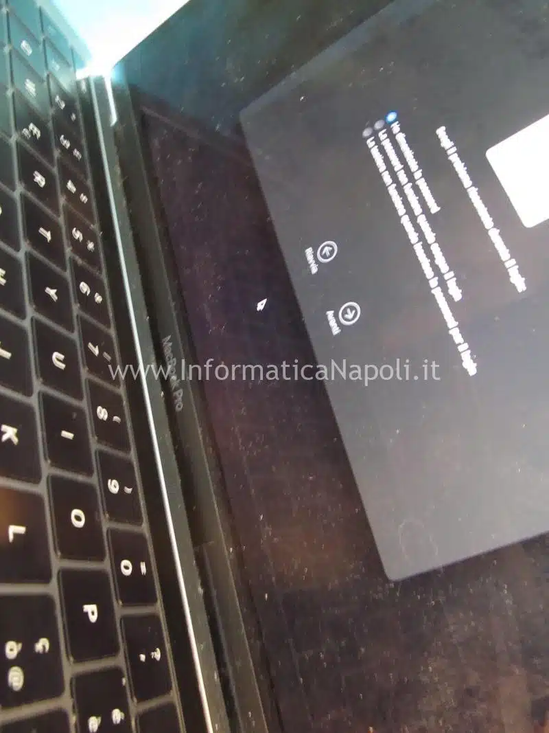 test connettore trackpad MacBook Pro A1706 sostituito riparato