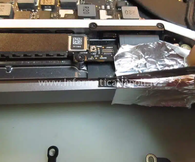 Taglio e sostituzione flat MacBook pro cavo backlight A1706 | A1708 | A1707 | A1990