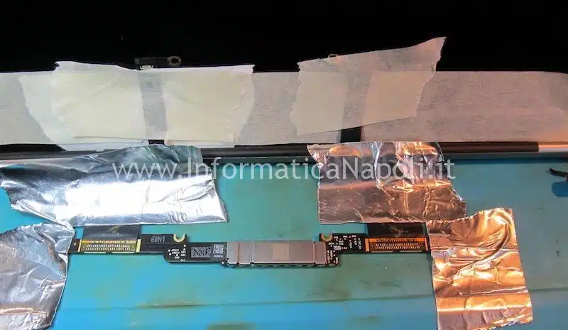  riparazione schermo nero illuminato MacBook Pro 13 15 riparazione sostituzione flat T-CON 820-00452-05