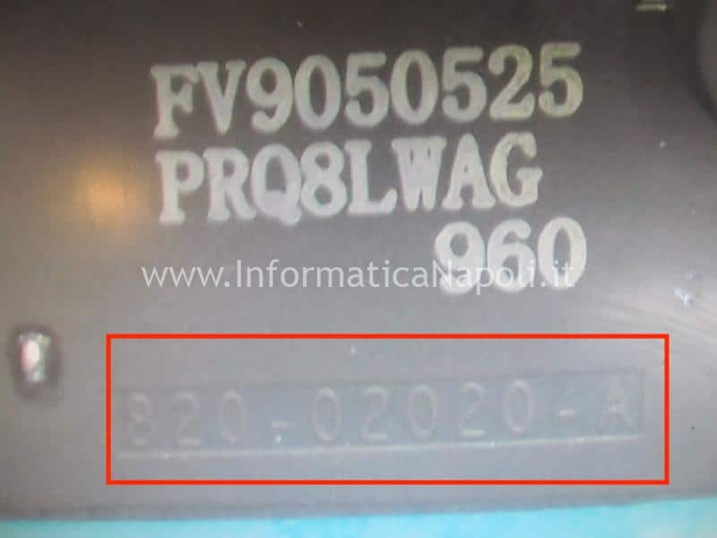danni da liquido MacBook Pro 13 M1 2020 A2338 riparazione scheda logica 820-02020