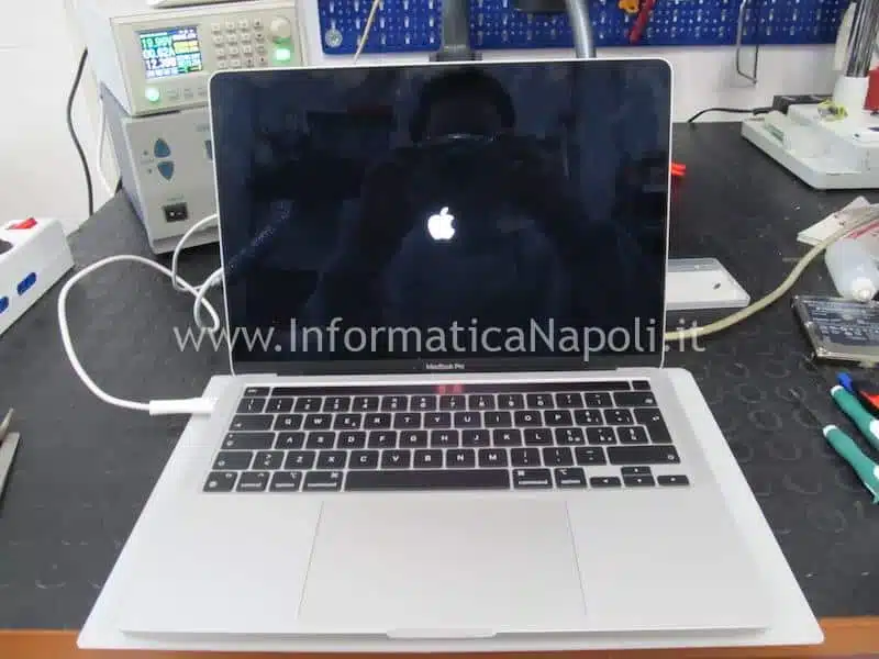 assistenza apple MacBook Pro 13 M1 2020 A2338 riparato funzionante