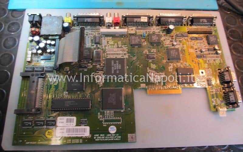 Recap rigenerazione riparazione Commodore Amiga 600 rev 1.3 NE555P Kickstart