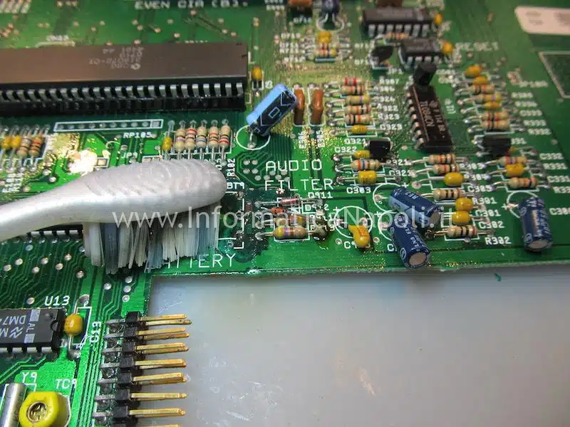 riparazione scheda madre ossidata batteria commodore Amiga