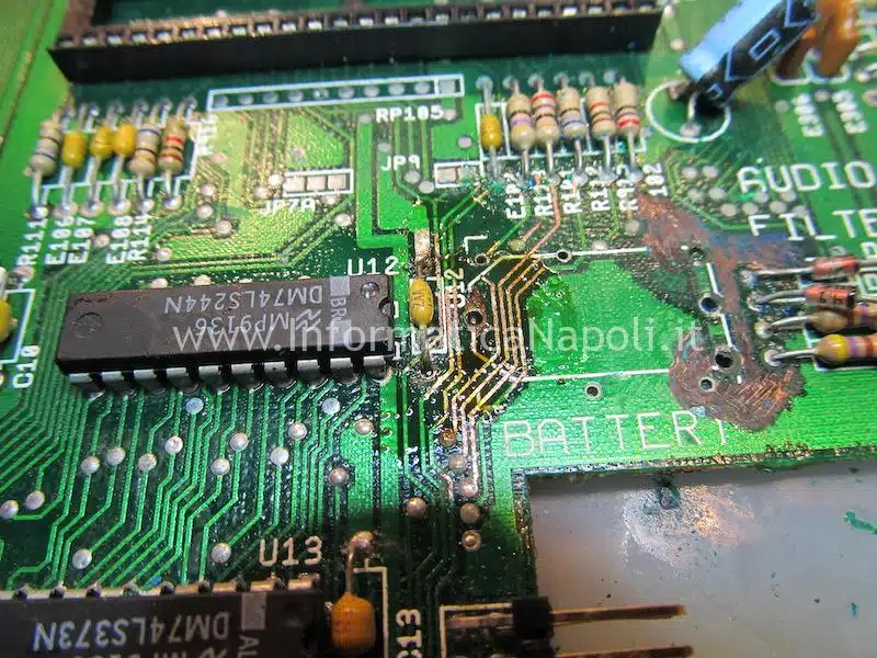 riparazione scheda madre piste ossidate Amiga 500 plus