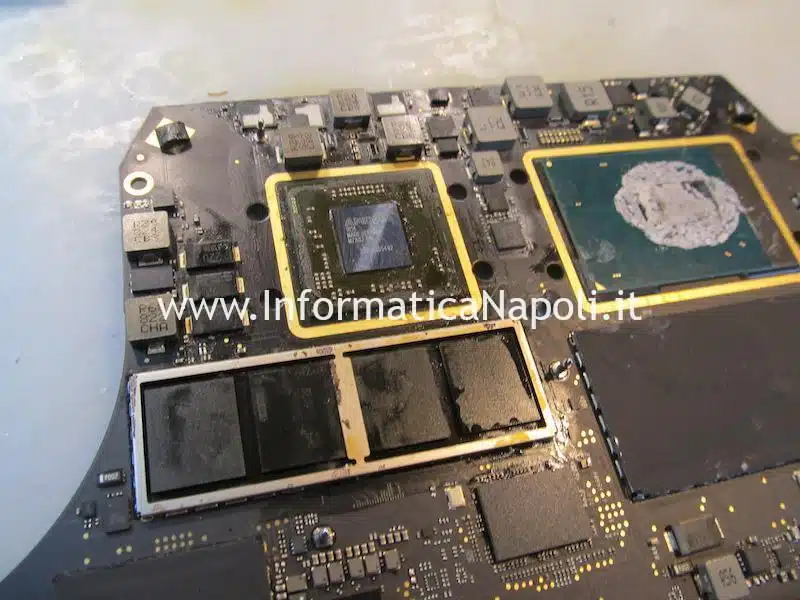 assistenza riparazione reballing rework MacBook Pro 15 A1990 2018 2019 216-0885492 gpu panic AMDRadeonAccellerator