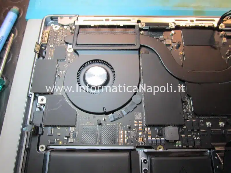smontare aprire Apple MacBook Pro 14 A2442 | A2779 circuito scheda madre 820-02098-A