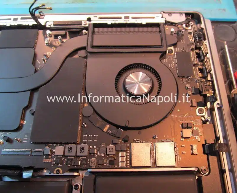 come riparare Apple MacBook Pro 14 A2442 | A2779 circuito scheda madre 820-02098-A