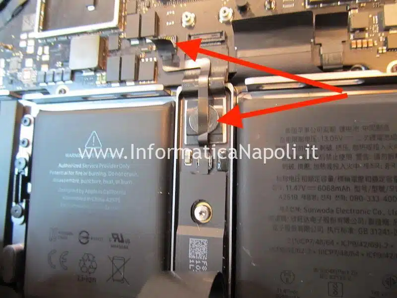 Problemi danni da liquido Apple MacBook Pro 14 A2442 | A2779 EMC 3650 | 8102
