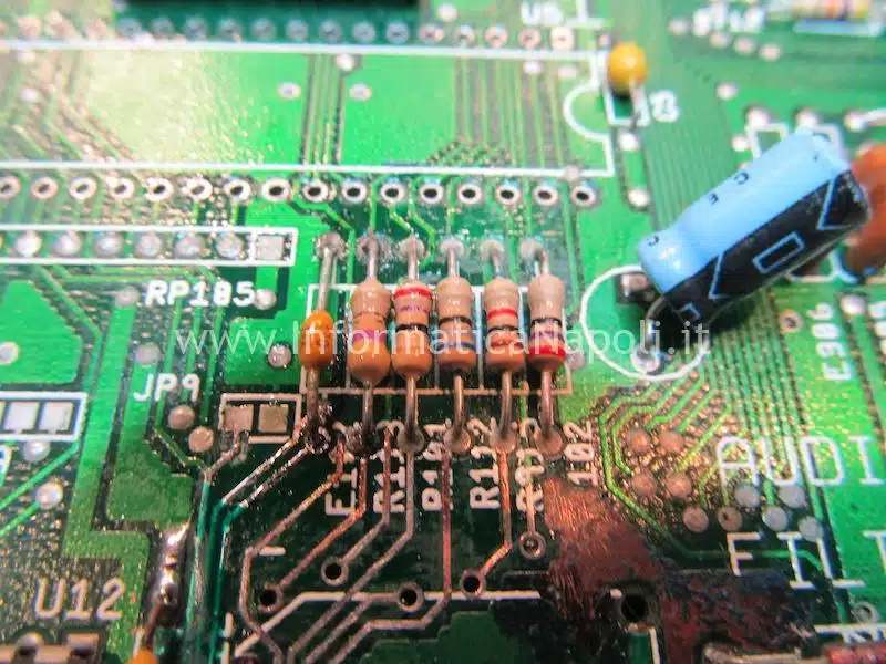 riparazione sostituzione resistenze condensatori commodore Amiga 500 plus